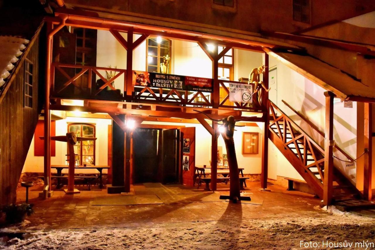 Hotel Housuv Mlyn Tábor Exterior foto